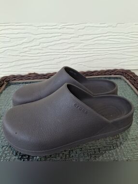 Crocs Dylan Clog  Men's Size 7 Women’s 9 Clogs Sandals